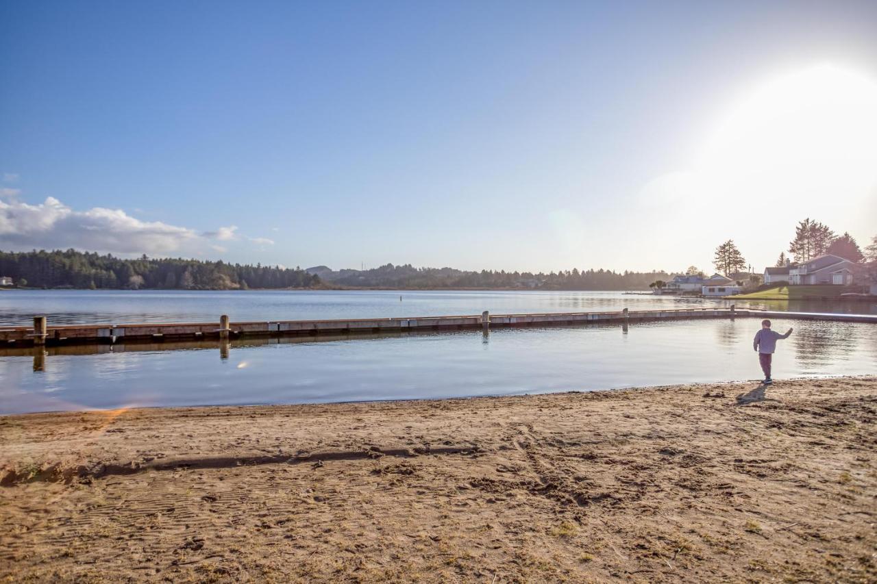Regatta Park Lake House Lincoln City Esterno foto
